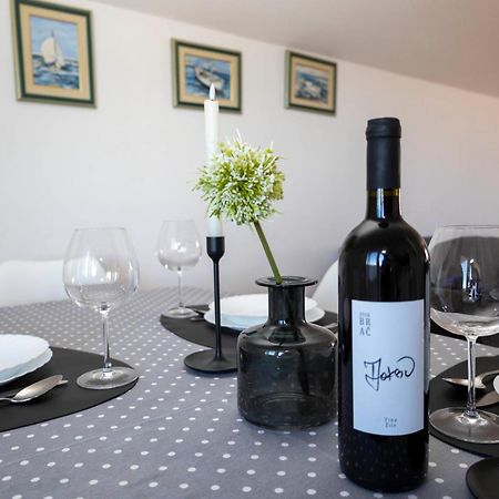 Apartments Jaksic - Zile Supetar Εξωτερικό φωτογραφία
