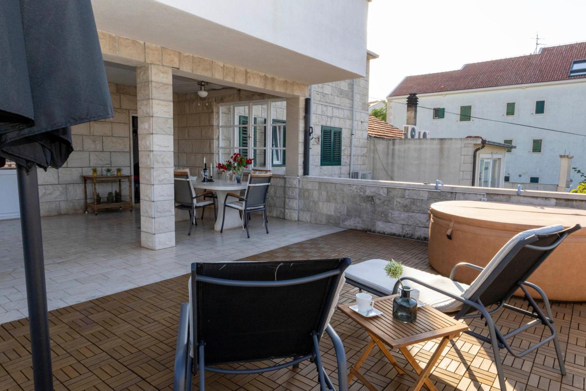 Apartments Jaksic - Zile Supetar Εξωτερικό φωτογραφία