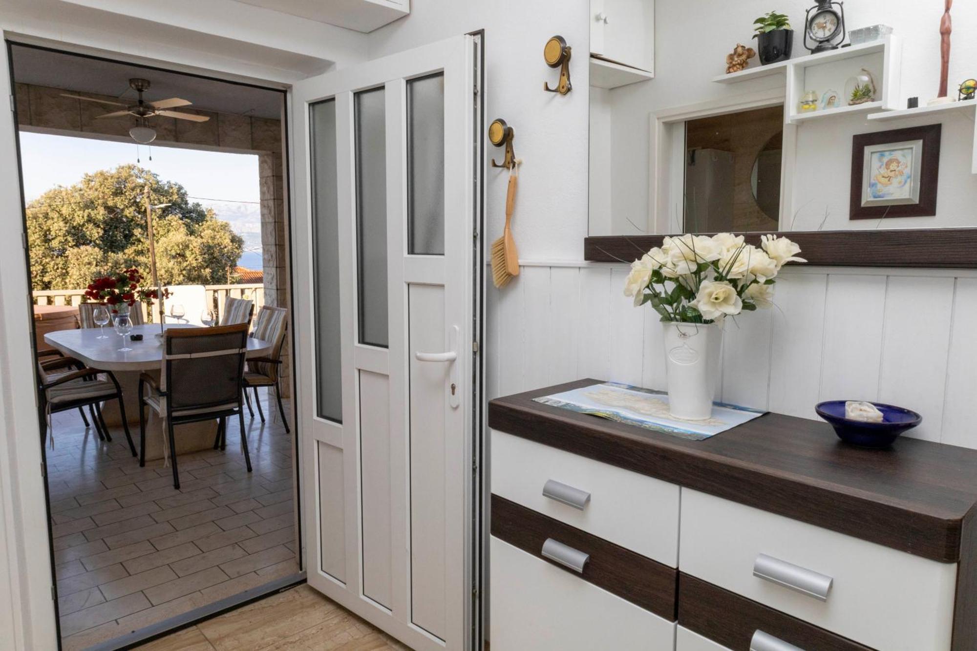 Apartments Jaksic - Zile Supetar Εξωτερικό φωτογραφία