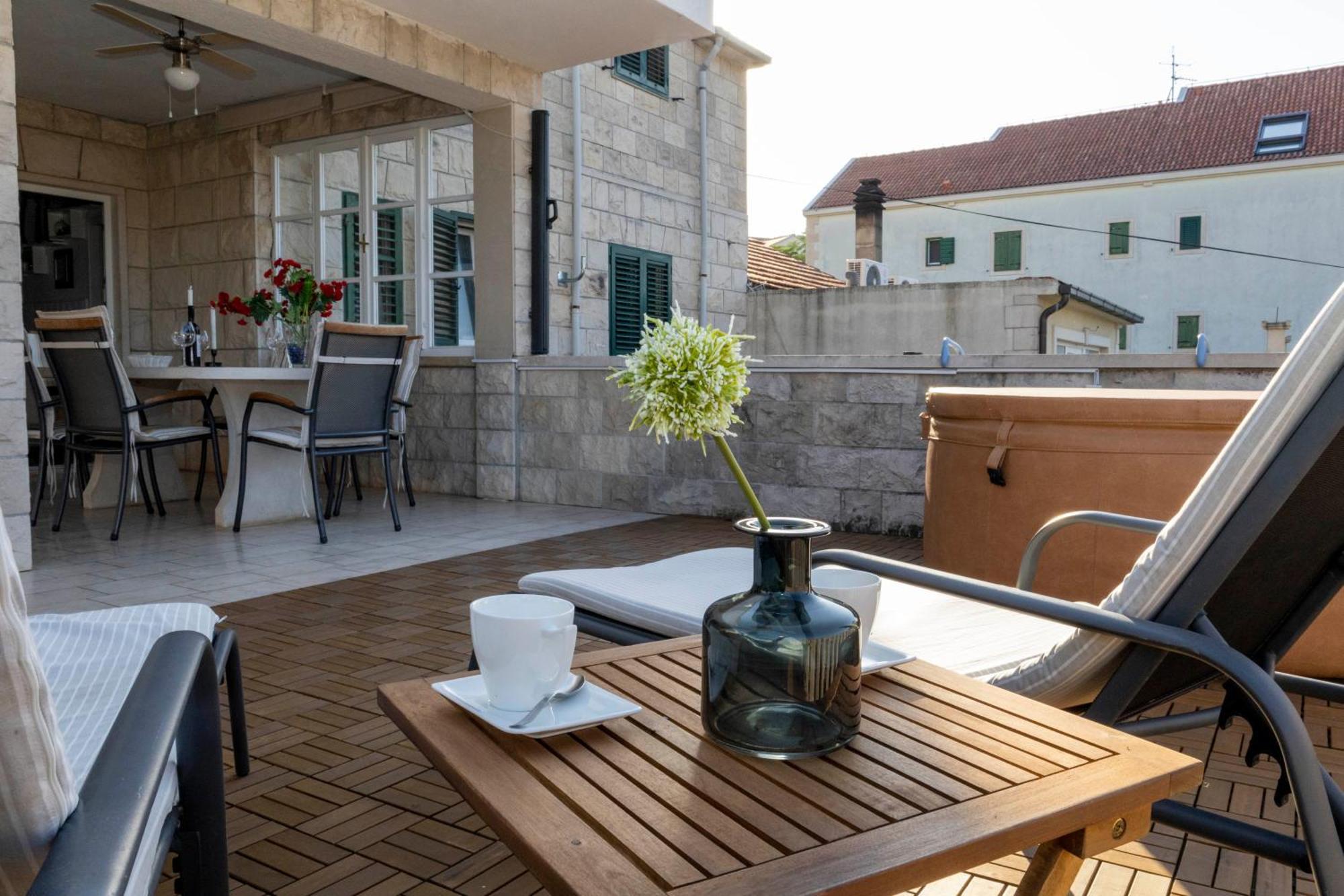 Apartments Jaksic - Zile Supetar Εξωτερικό φωτογραφία